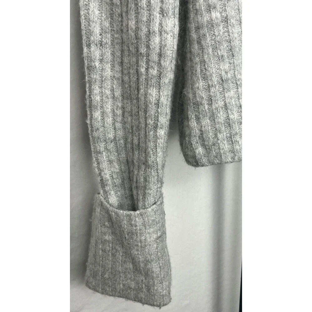 Divided‎ H&M Cropped Heather Gray Sweater Medium Wide Cuffs Cozy Wool Blend